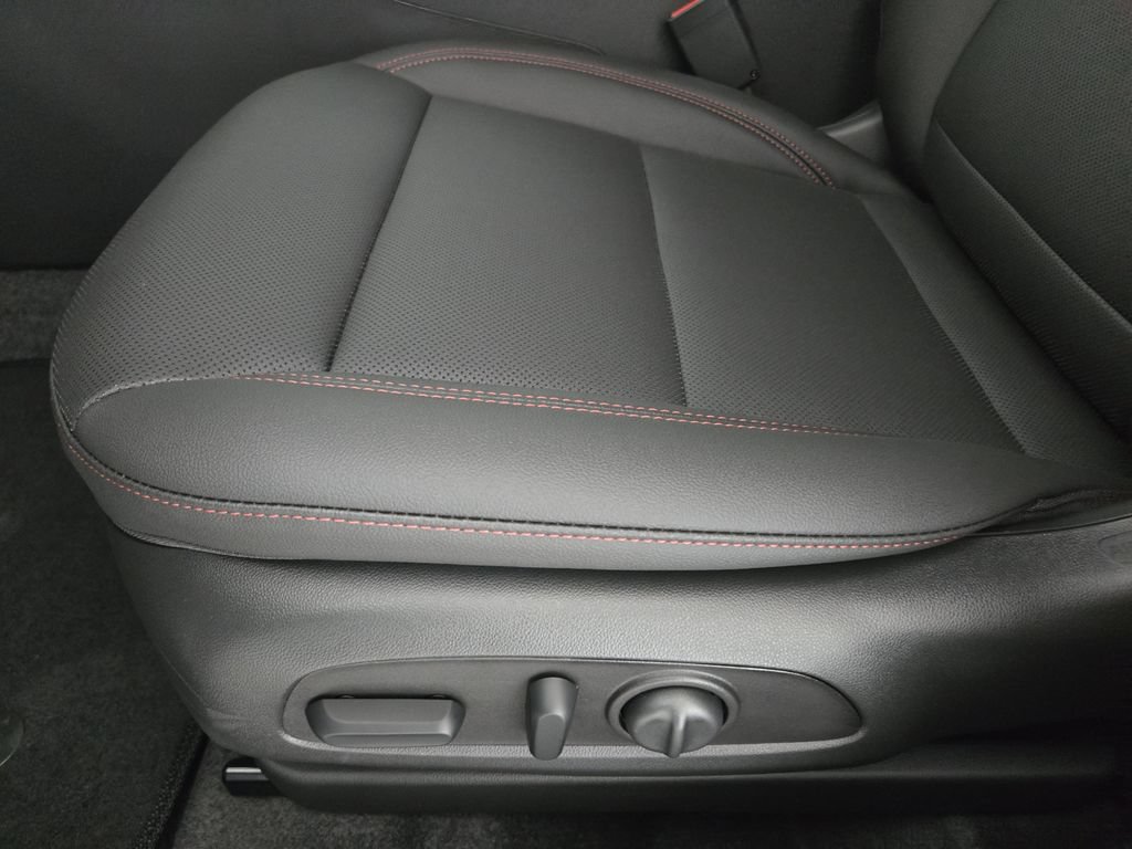 New 2026 Chevrolet Trax RS w/ Sunroof Package FWD image 26