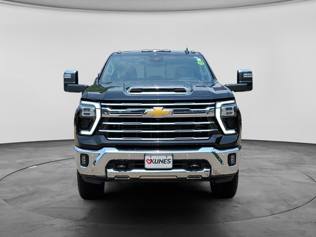 Used 2025 Chevrolet Silverado 3500 LTZ w/ LTZ Premium Package AWD/4WD image 2