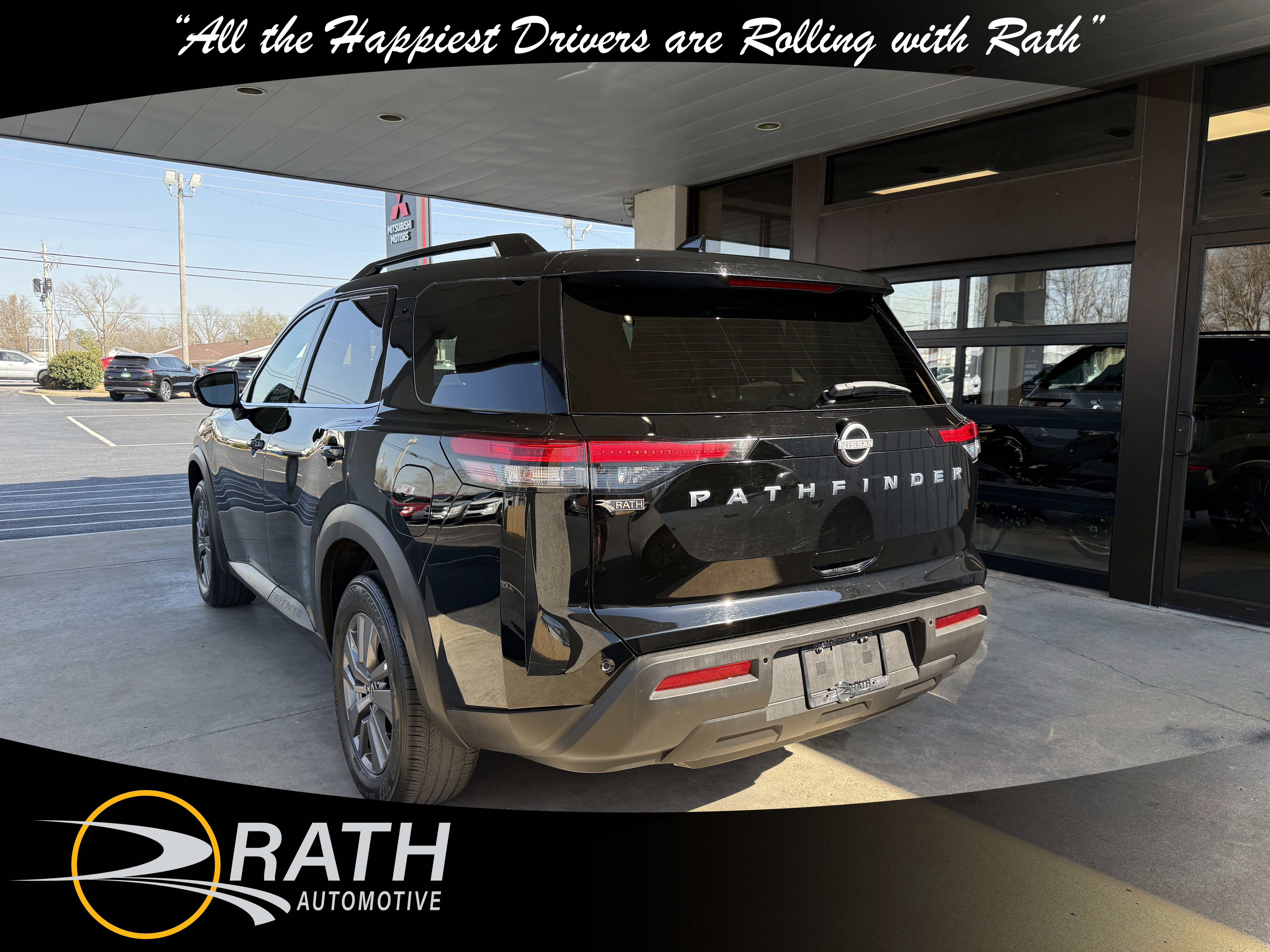 Used 2025 Nissan Pathfinder SV image 7