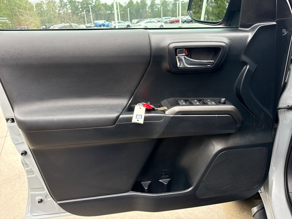 Used 2019 Toyota Tacoma TRD Off-Road image 14