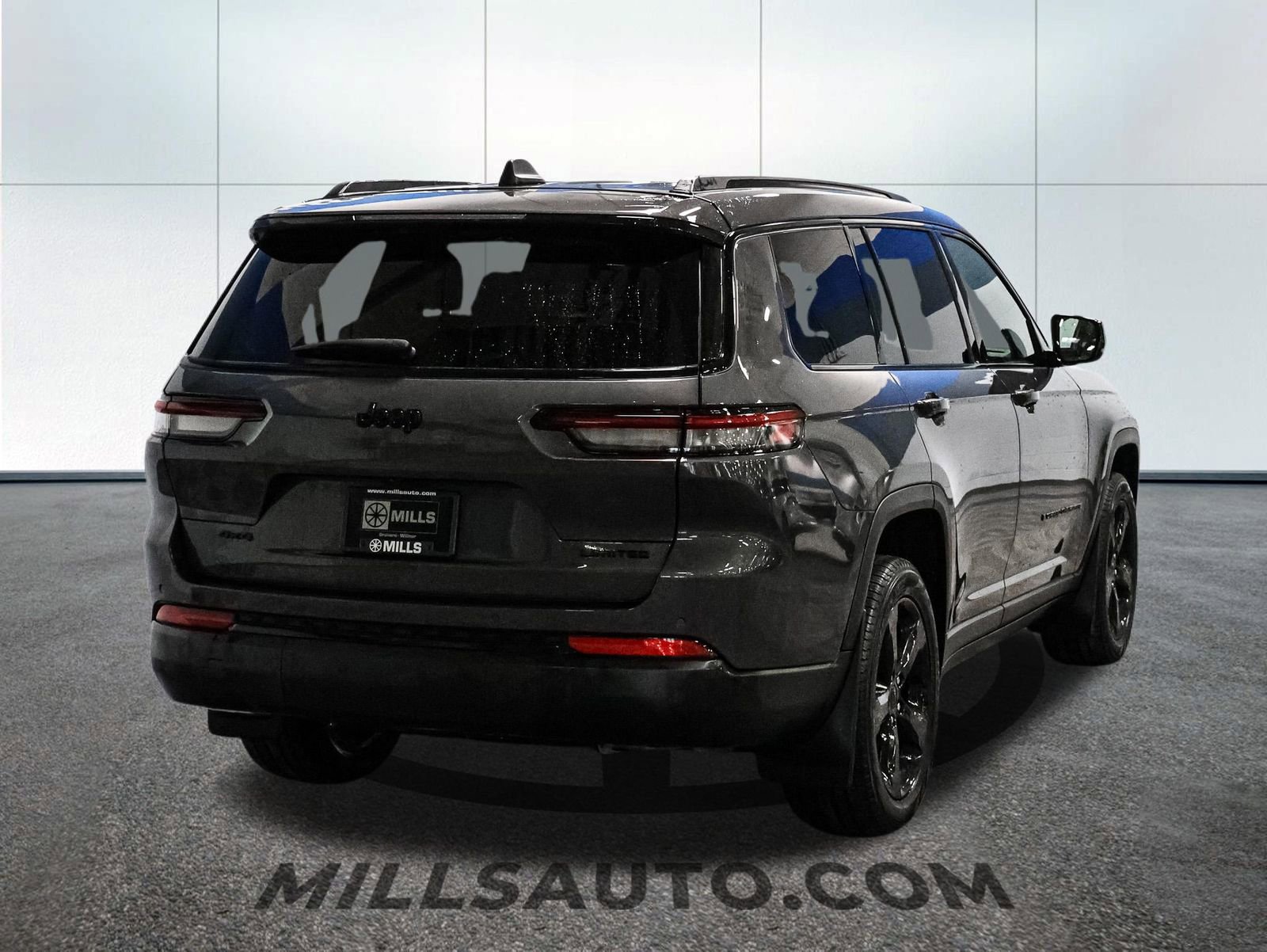 Used 2023 Jeep Grand Cherokee L Limited w/ Black Appearance Package image 7