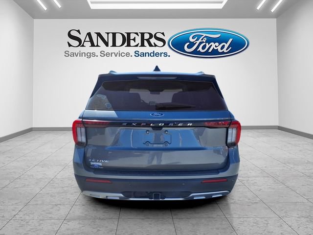 Used 2025 Ford Explorer Active w/ Active Comfort Package RWD image 3