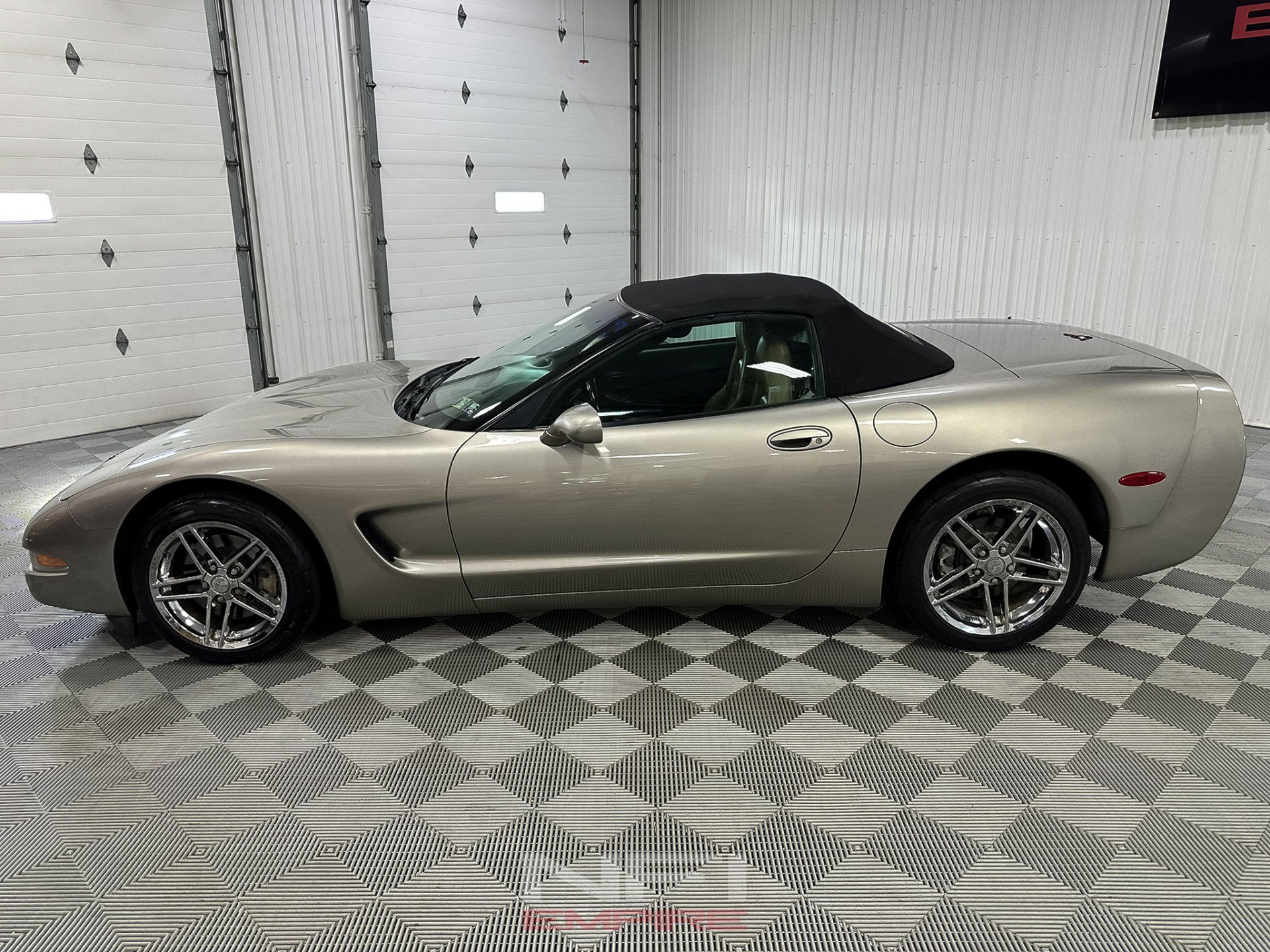 Used 2000 Chevrolet Corvette Convertible w/ Memory Pkg image 4