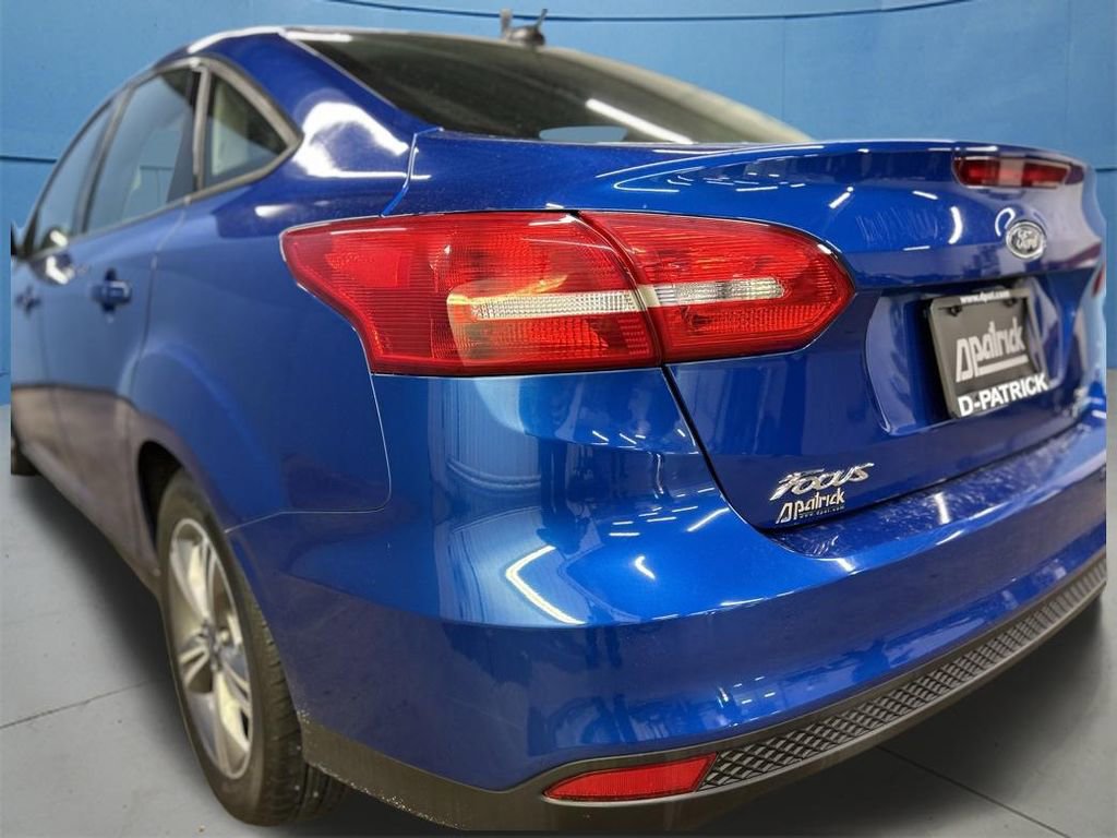 Used 2018 Ford Focus SE w/ SE Appearance Package image 9