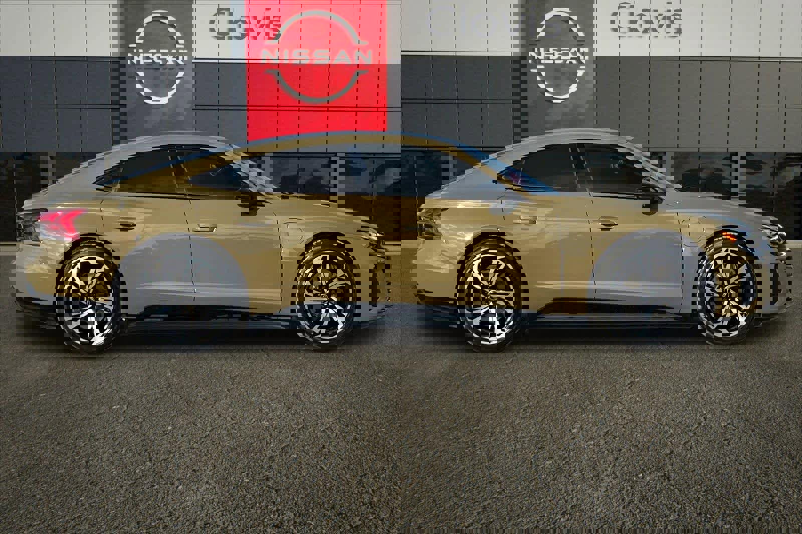 Used 2023 Audi e-tron GT Premium Plus w/ Performance Package image 9