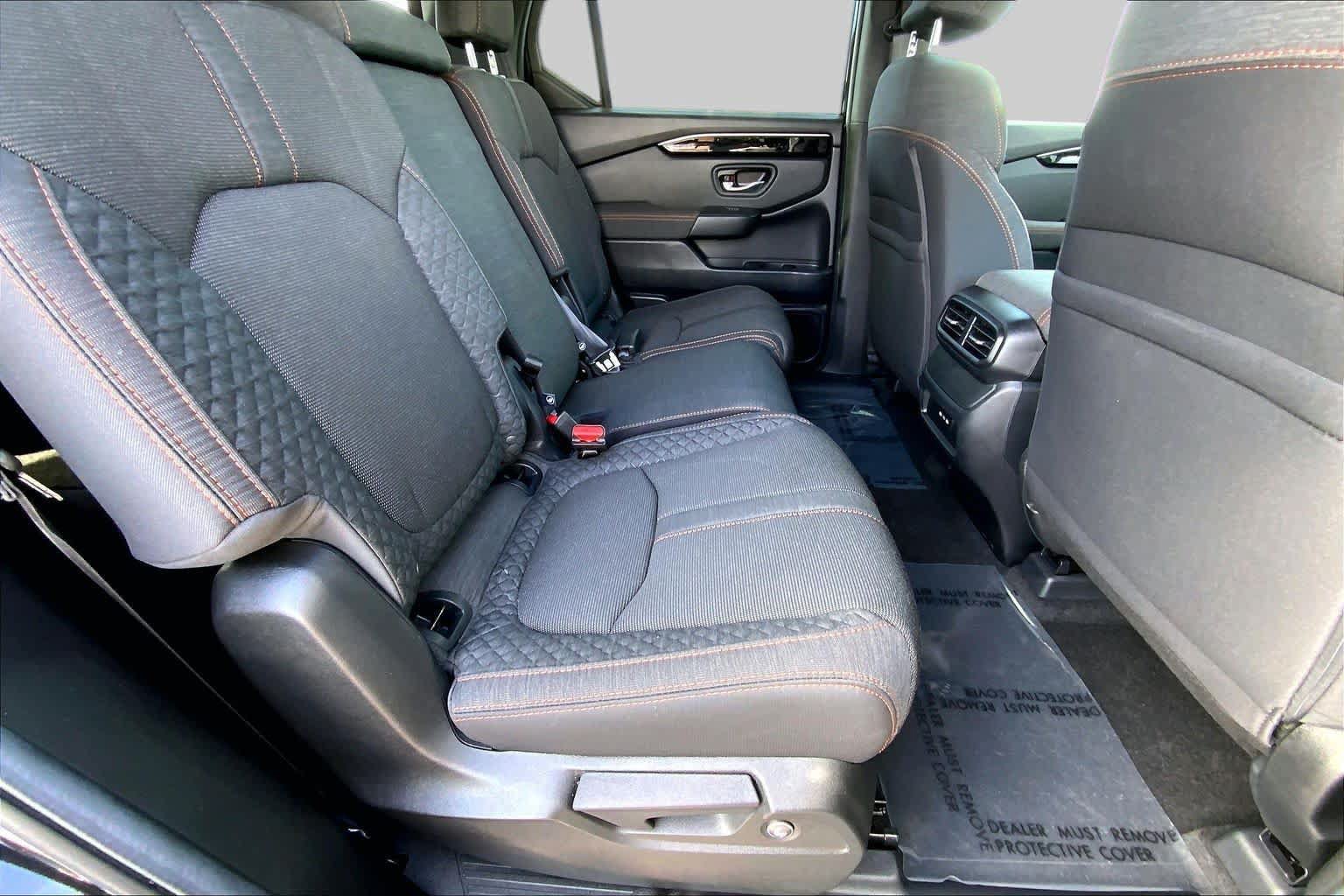 Used 2025 Honda Pilot Sport image 19