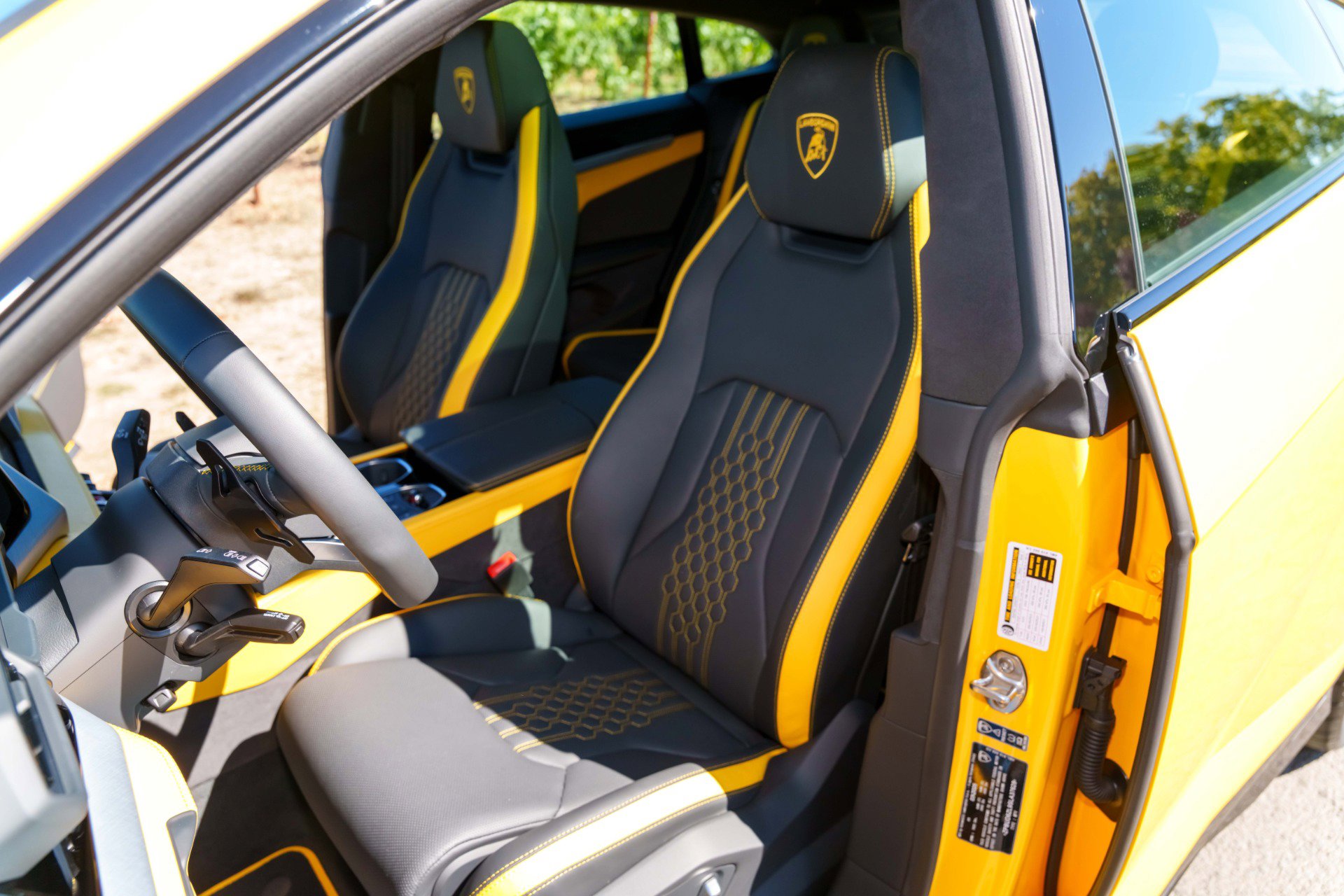 Used 2025 Lamborghini Urus SE image 28