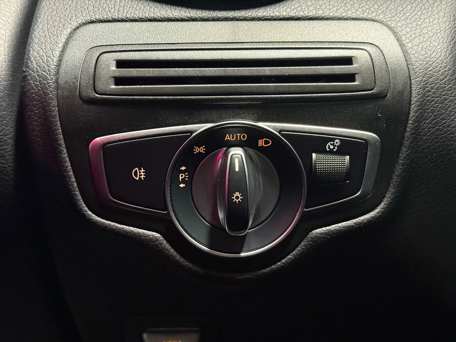 Used 2021 Mercedes-Benz GLC 300 GLC 300 4MATIC Sport Utility 4 image 29