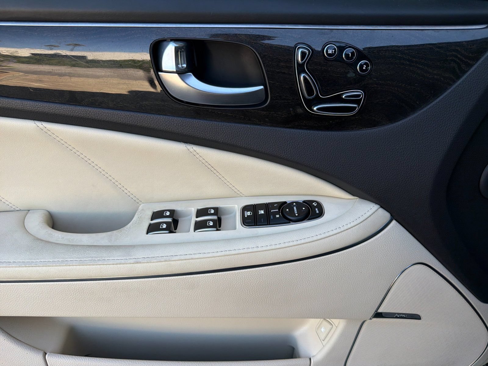 Used 2016 Hyundai Equus Signature RWD image 10