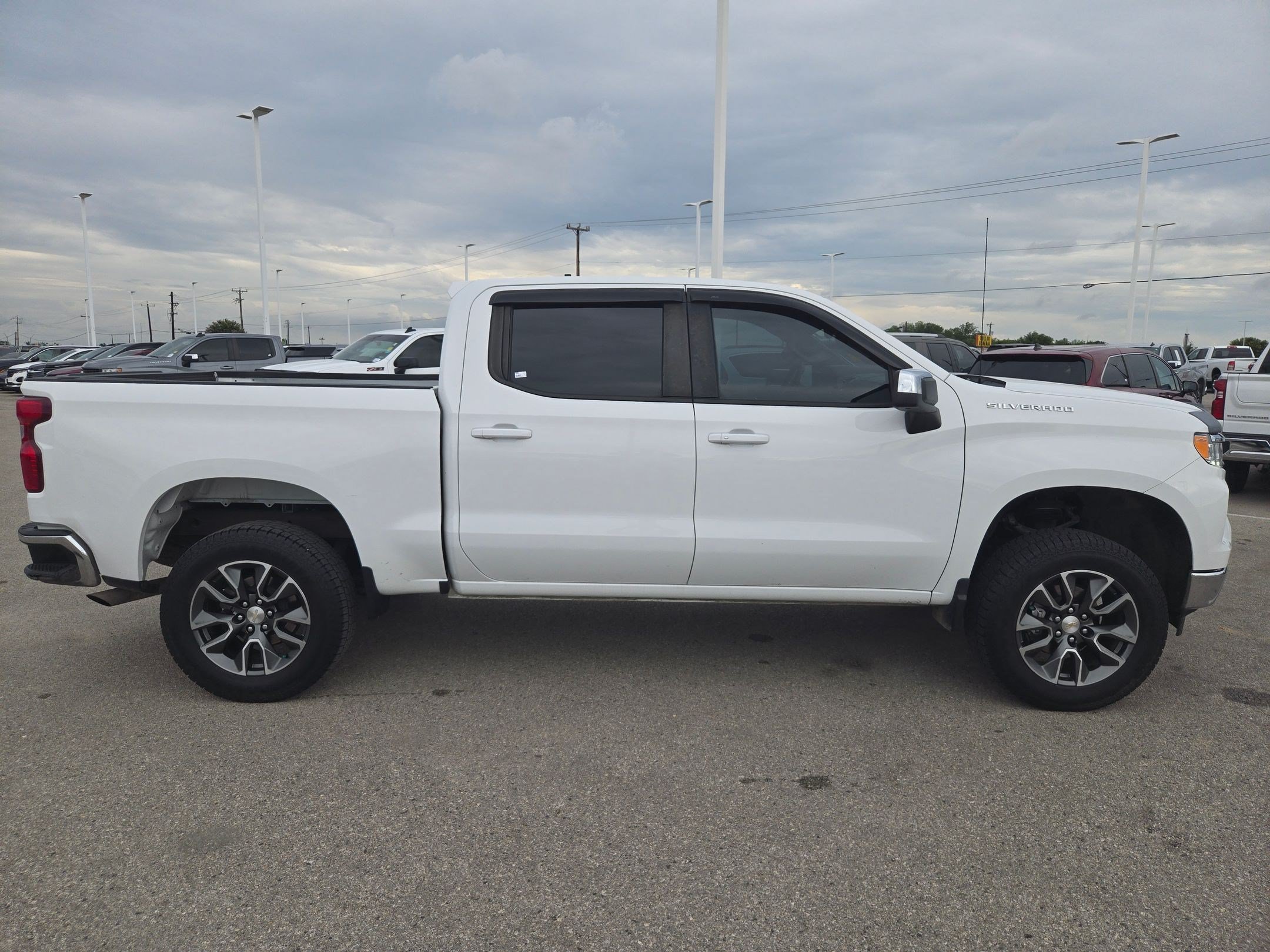 Used 2023 Chevrolet Silverado 1500 LT RWD image 2