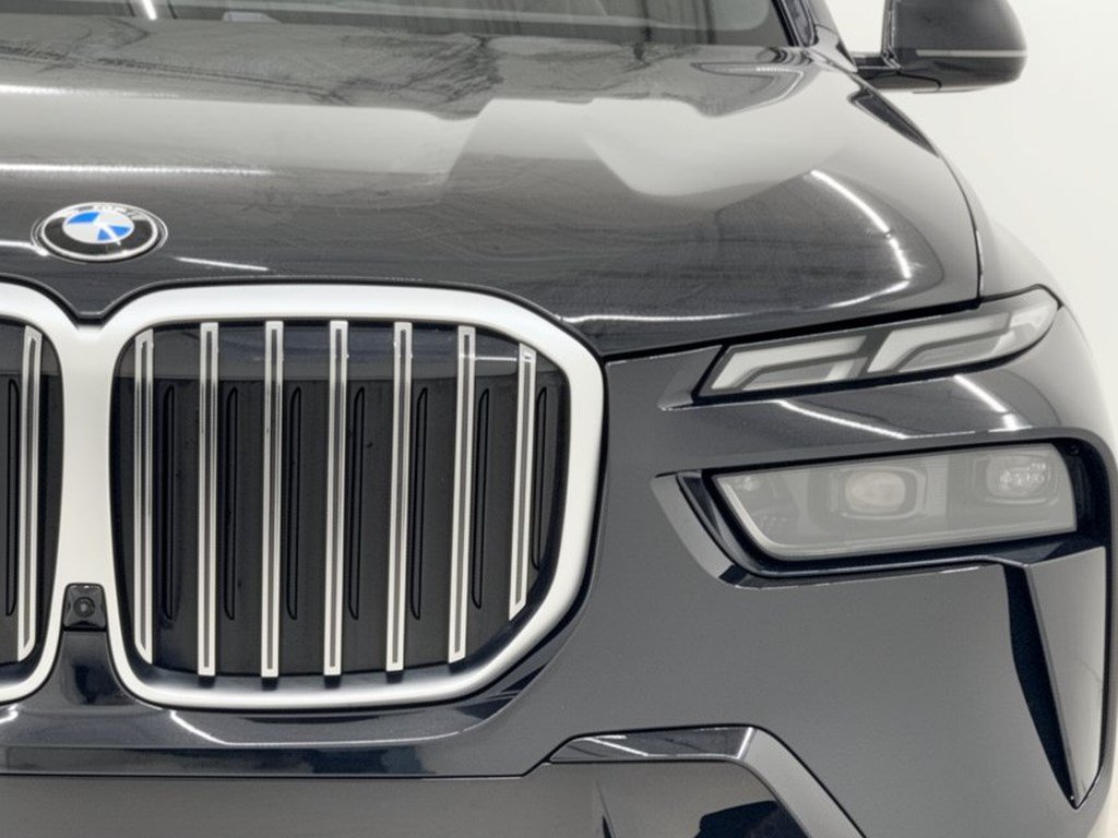 Certified 2024 BMW X7 xDrive40i w/ M Sport Package AWD/4WD image 12