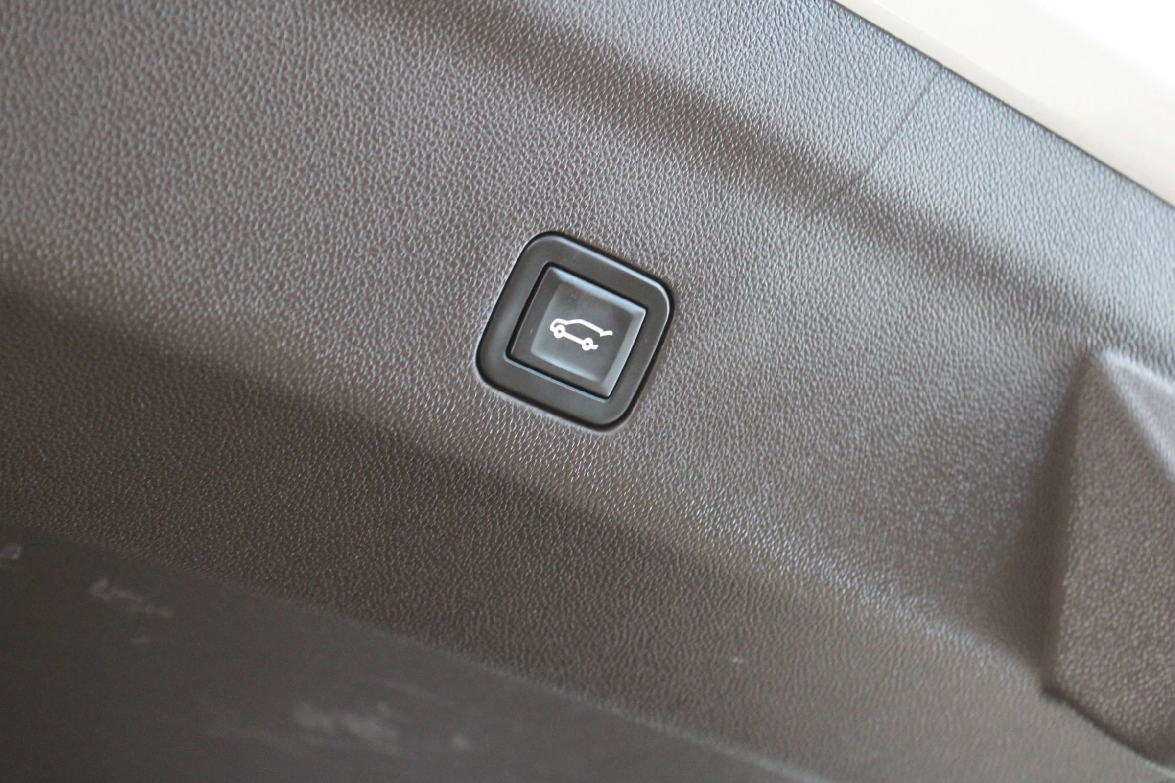 Used 2023 Chevrolet Tahoe LT w/ LT Signature Package image 10