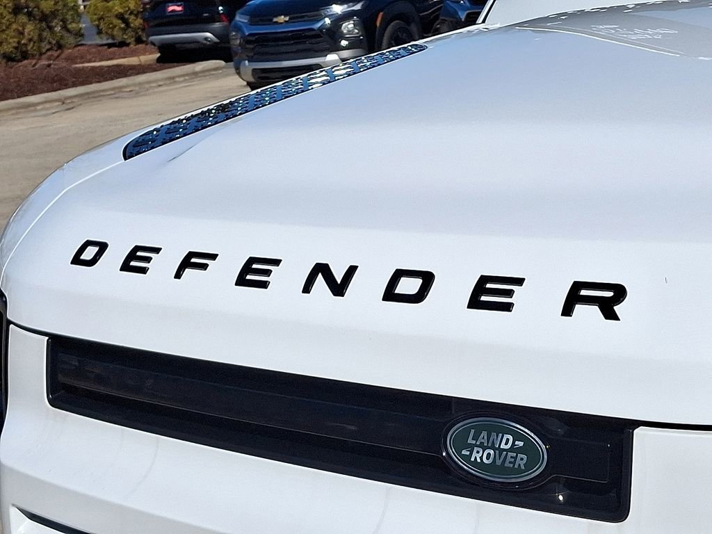 Used 2025 Land Rover Defender 110 S image 31