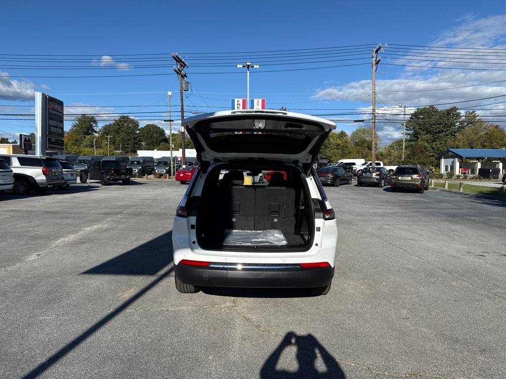 New 2025 Jeep Grand Cherokee L Laredo w/ Luxury Tech Group I image 27