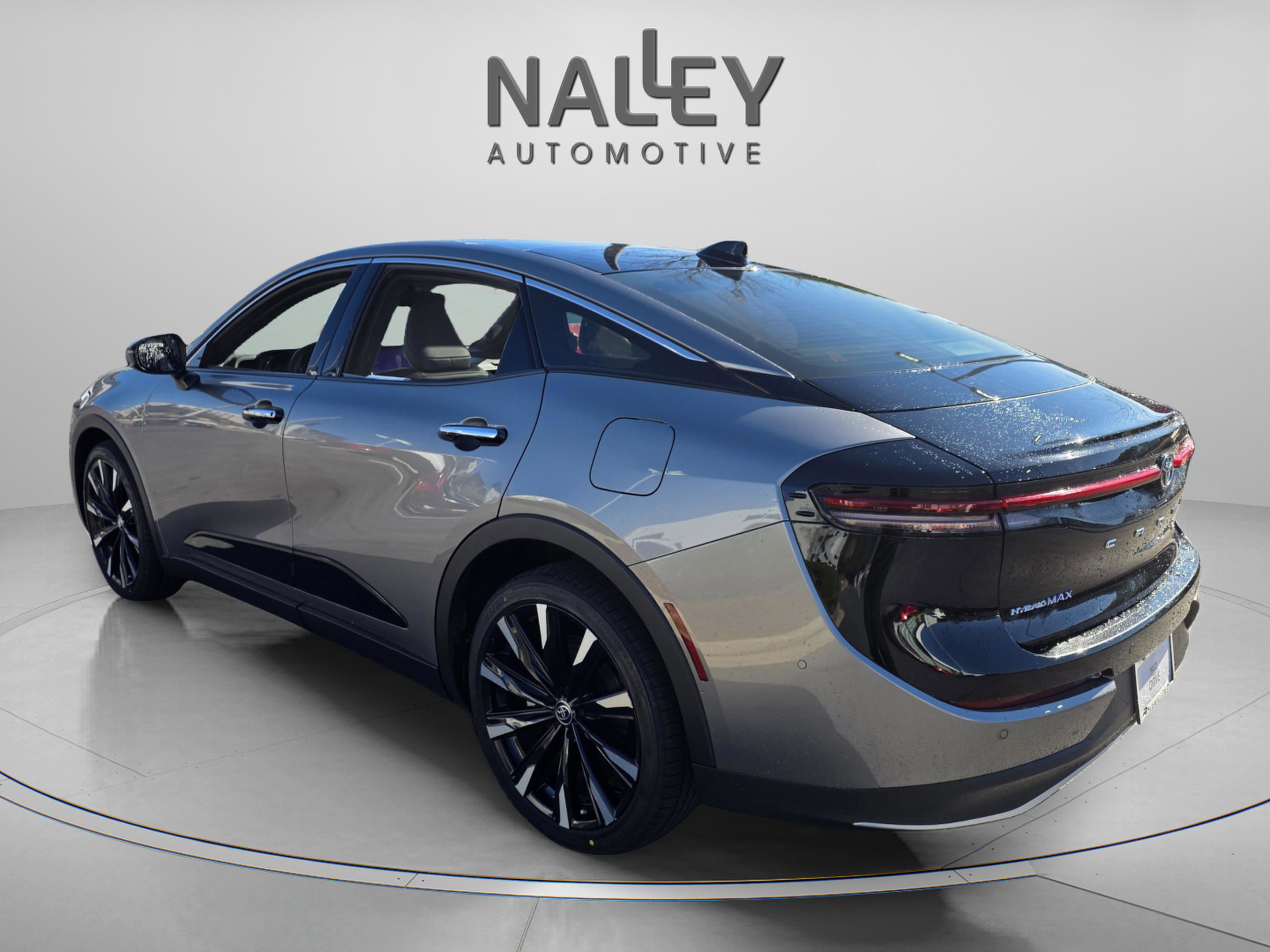 Used 2023 Toyota Crown Platinum image 4