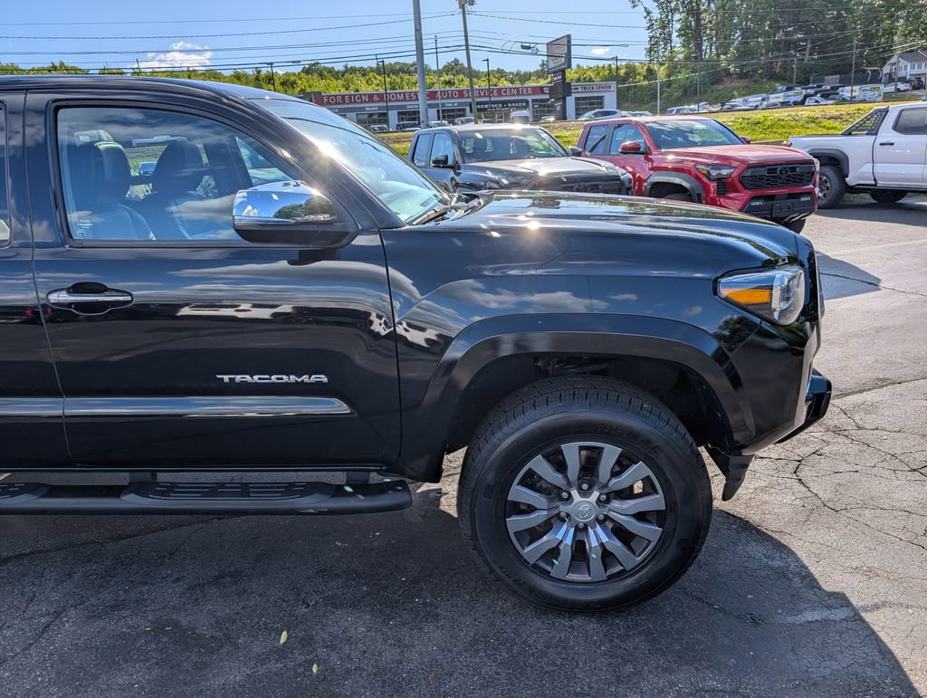 Certified 2022 Toyota Tacoma Limited AWD/4WD image 10