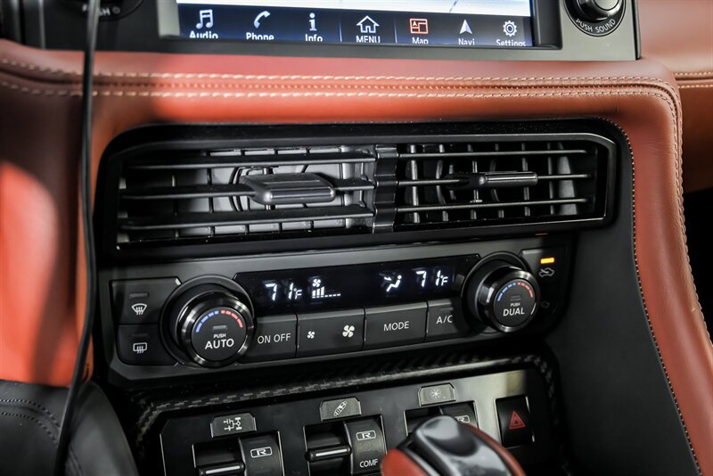 Used 2019 Nissan GT-R Premium w/ Premium Interior Package AWD/4WD image 32