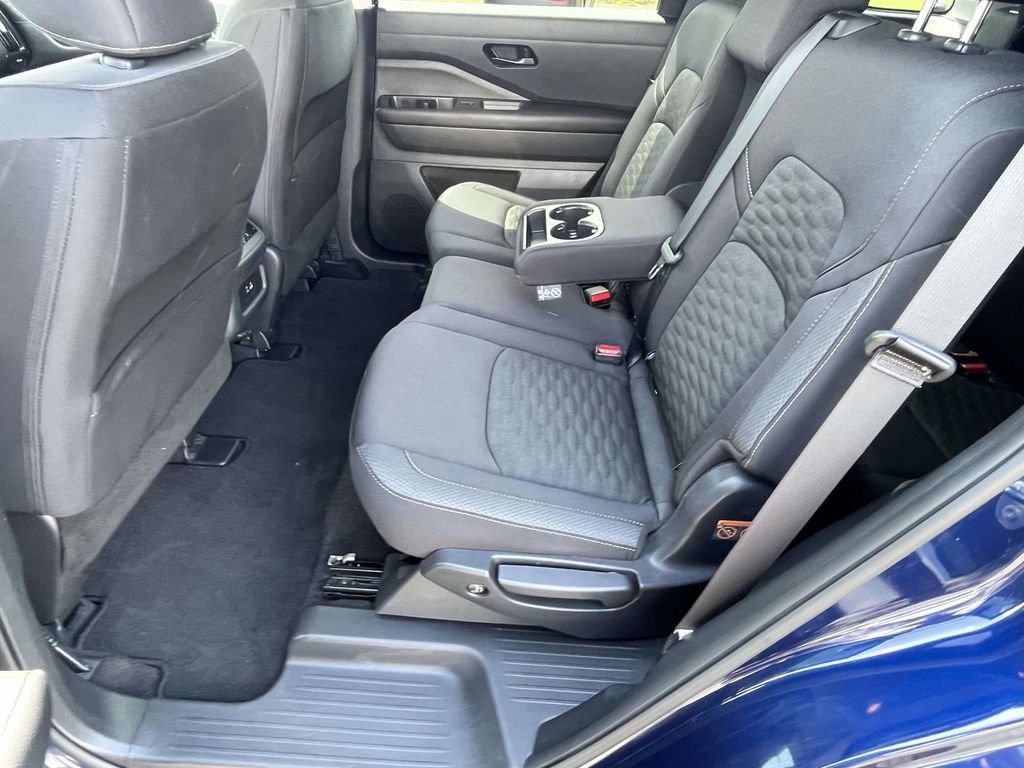 Used 2025 Nissan Pathfinder SV FWD image 10