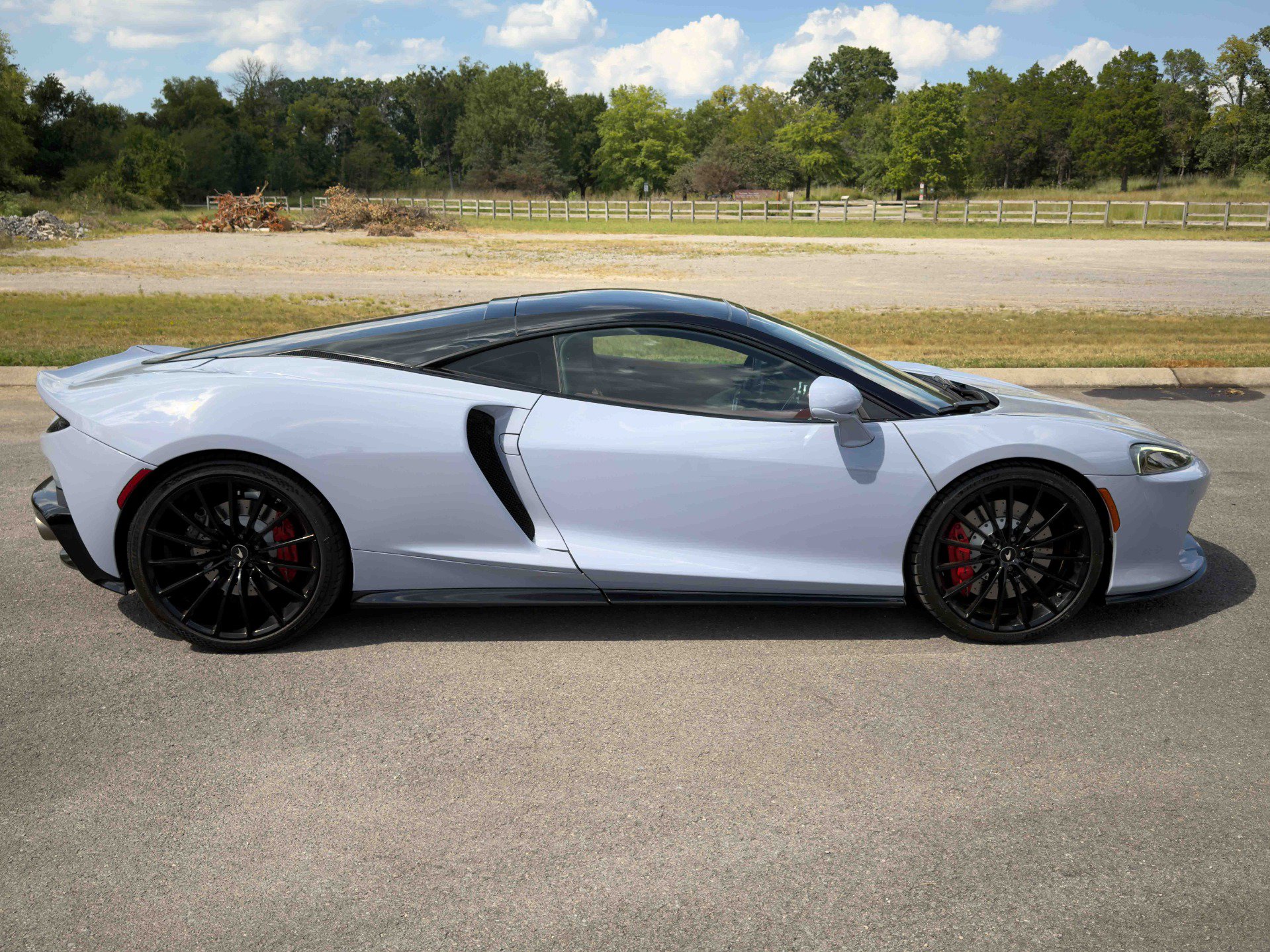 Used 2020 McLaren GT RWD image 12