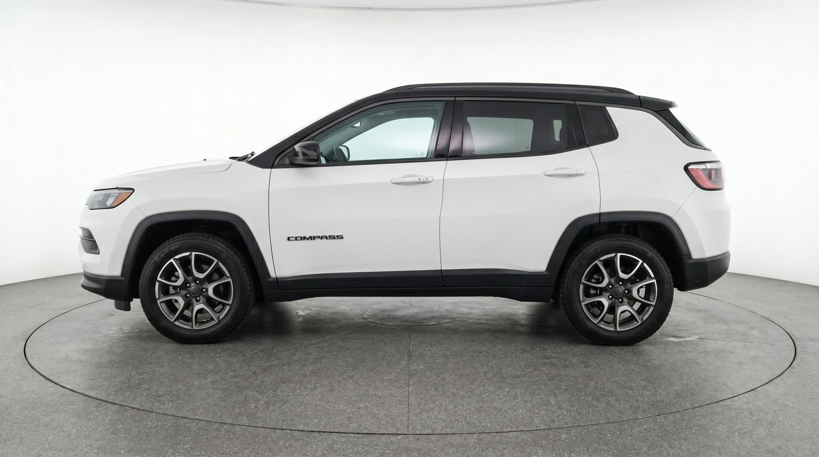 Used 2025 Jeep Compass Trailhawk AWD/4WD image 5