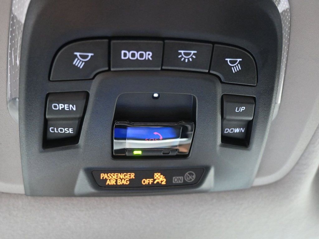 Used 2025 Toyota Corolla Cross XLE w/ Convenience Package FWD image 21