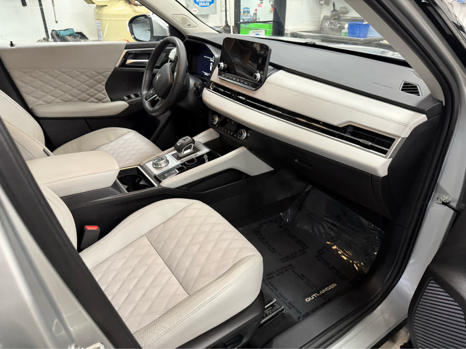 Used 2024 Mitsubishi Outlander SEL AWD/4WD image 31