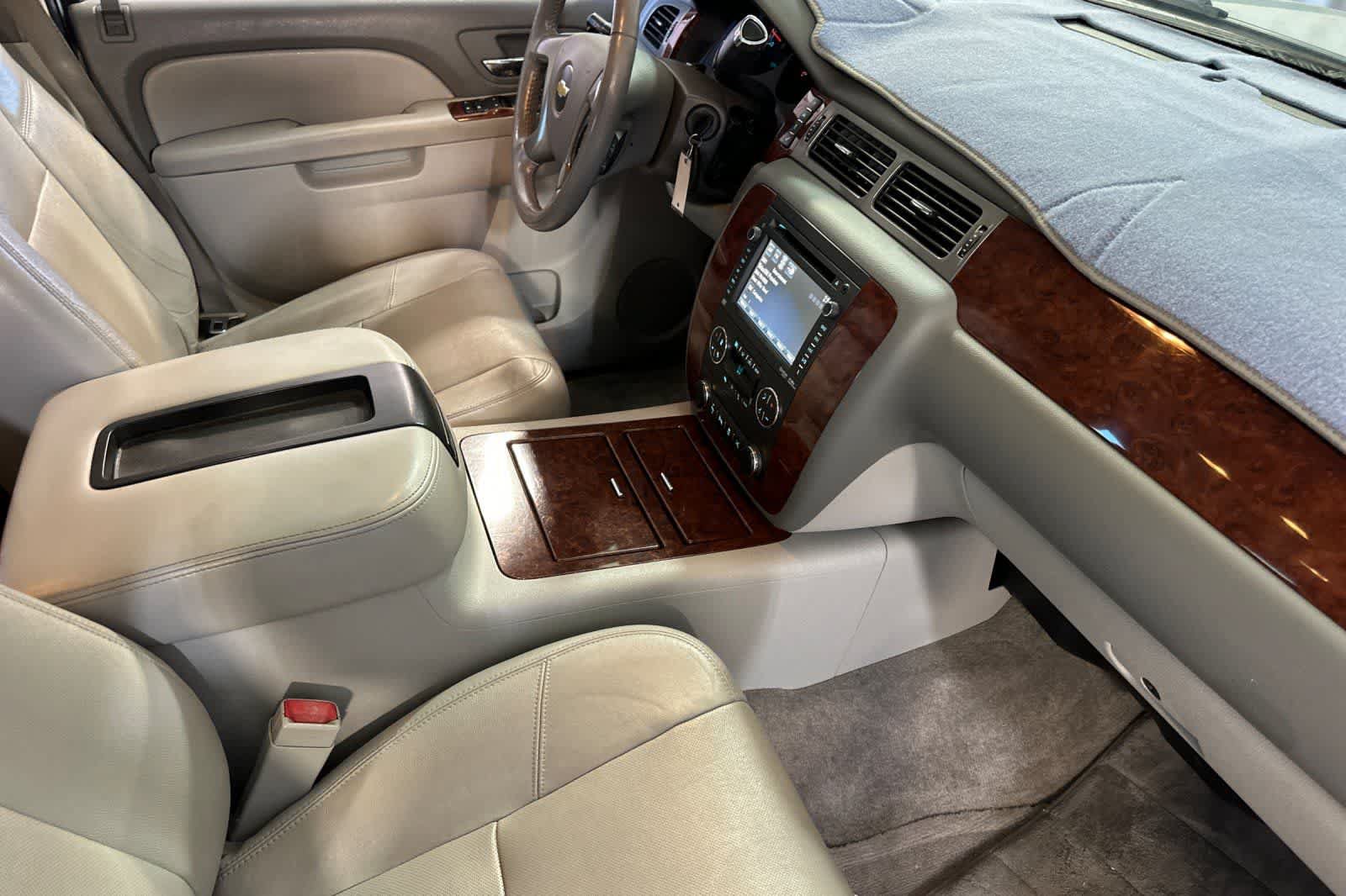 Used 2012 Chevrolet Tahoe LTZ AWD/4WD image 17
