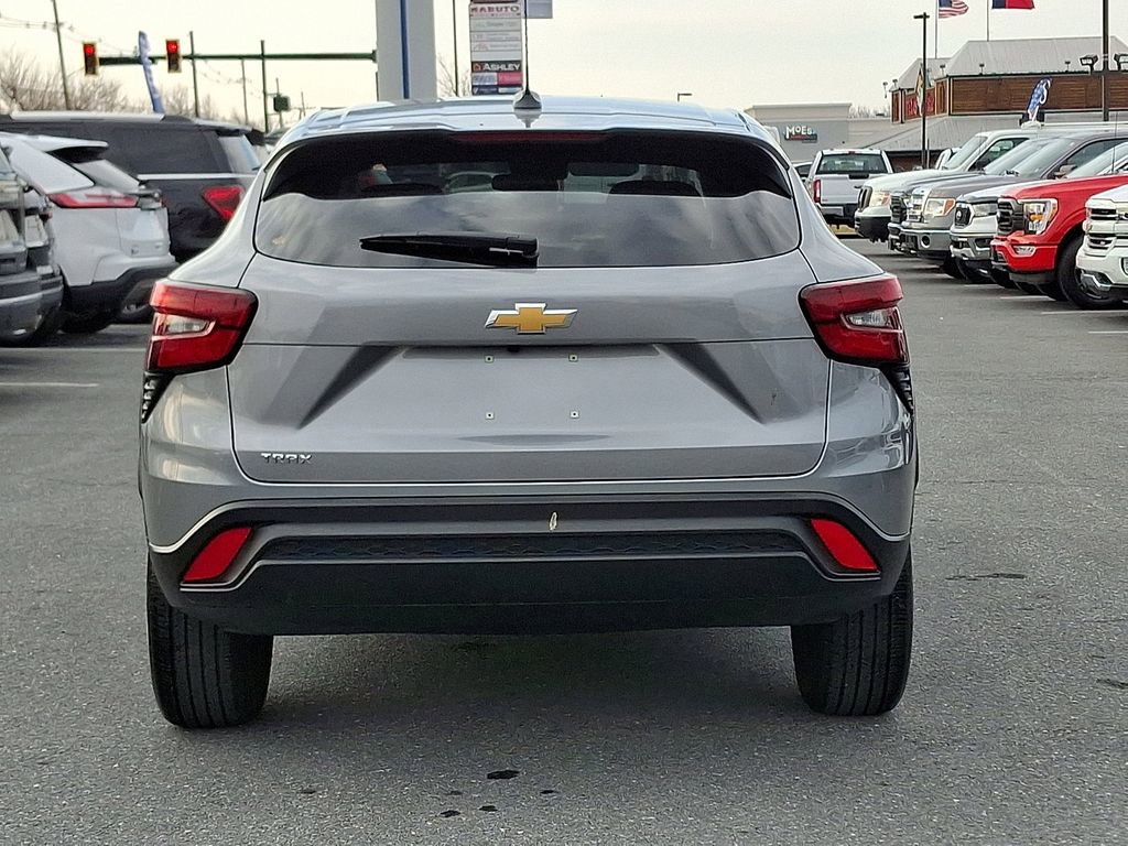 Used 2024 Chevrolet Trax LS image 5