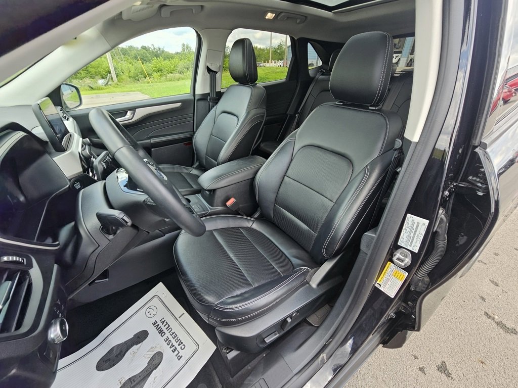 Used 2022 Ford Escape SEL w/ Technology Package image 18