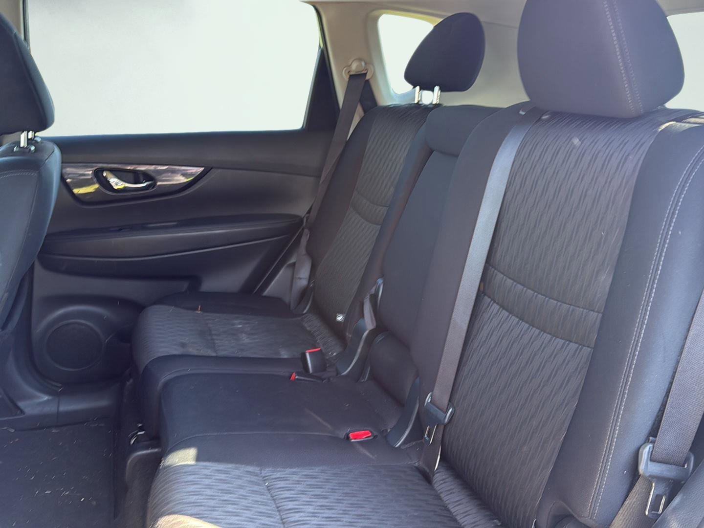 Used 2018 Nissan Rogue SV image 16