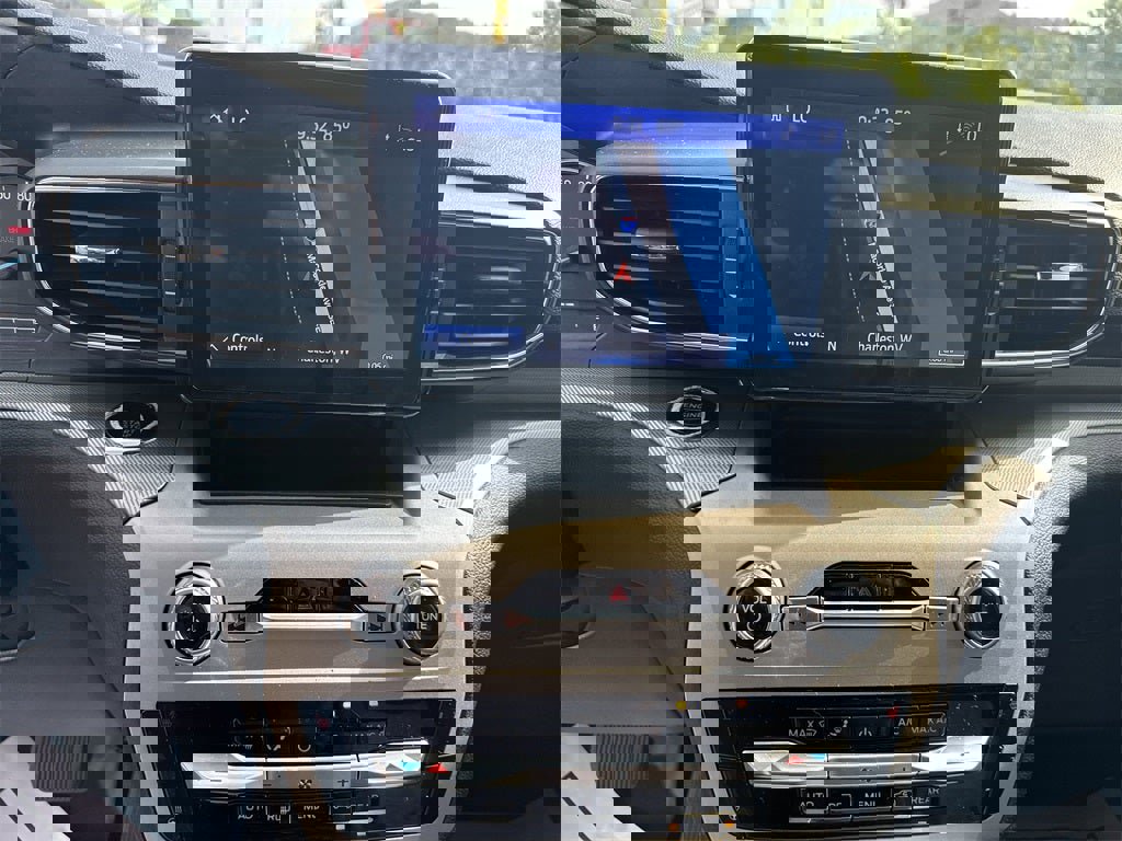 Used 2022 Ford Explorer XLT w/ Equipment Group 202A image 20