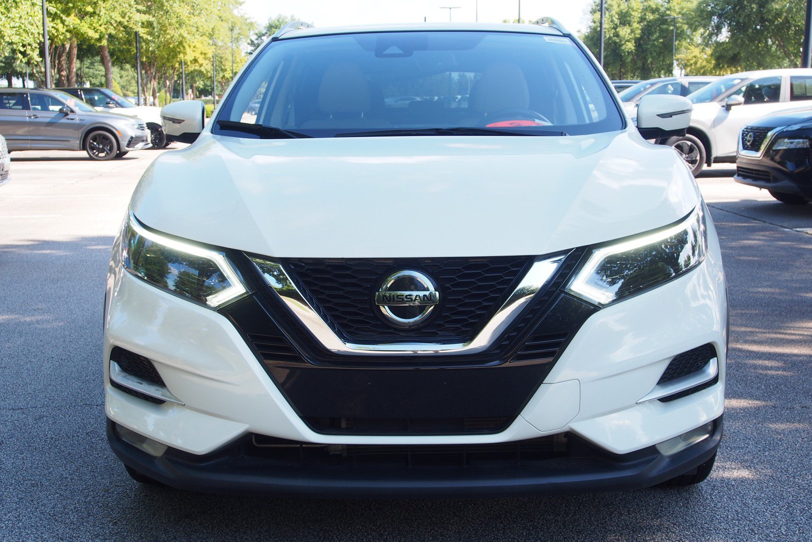 Used 2022 Nissan Rogue Sport SL w/ Premium Package FWD image 2