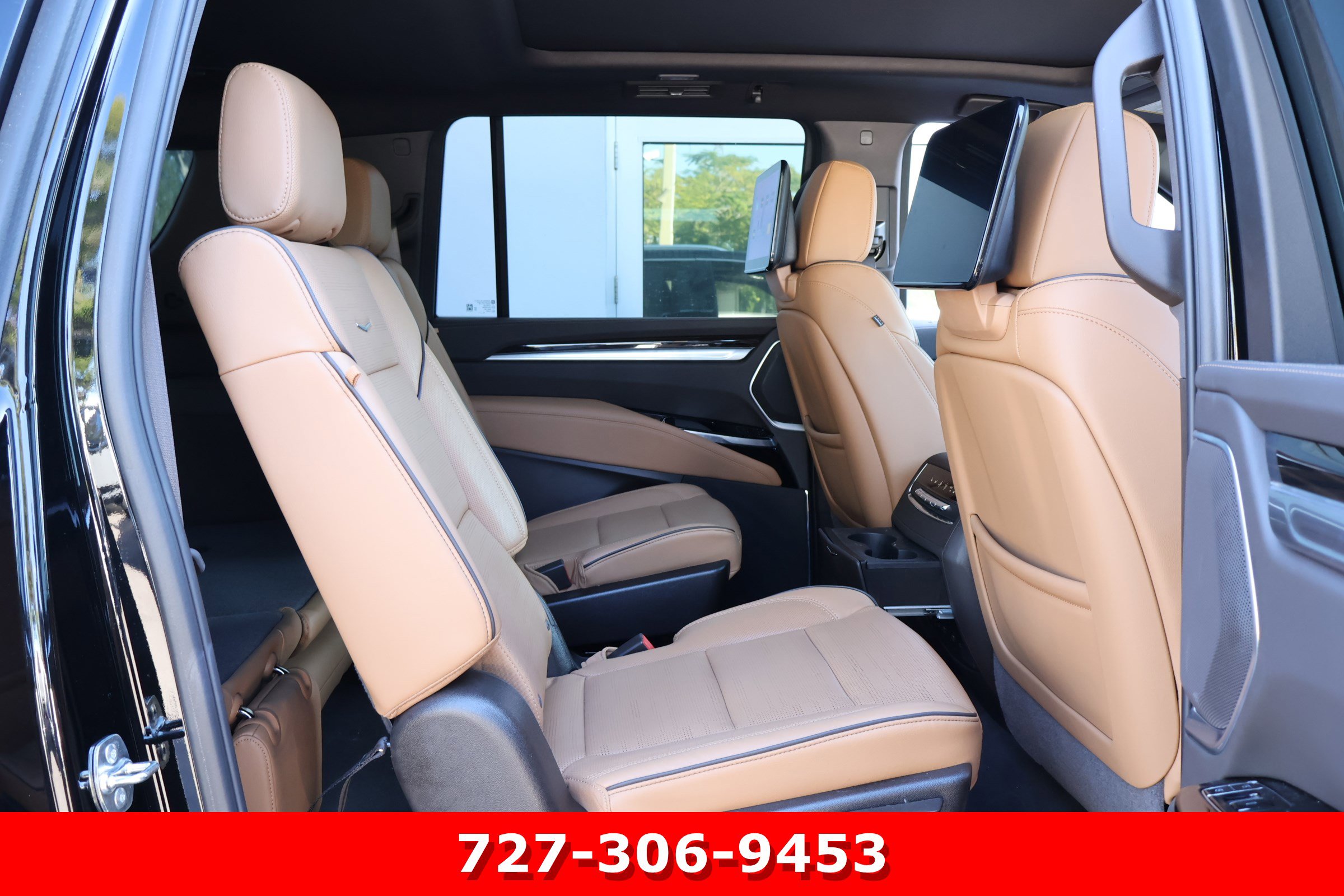 Used 2025 Cadillac Escalade ESV Premium Luxury image 25