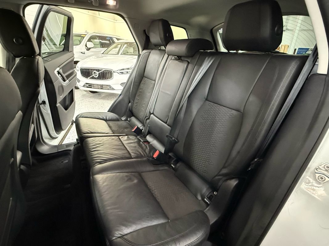 Used 2018 Land Rover Discovery Sport SE image 16