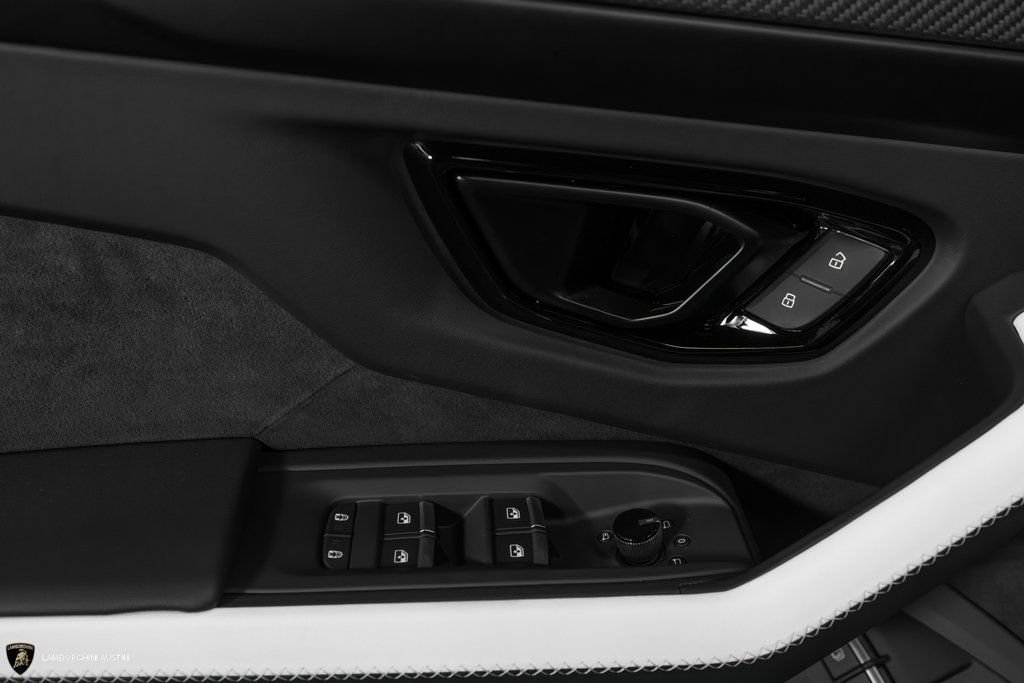 Used 2025 Lamborghini Urus SE image 21