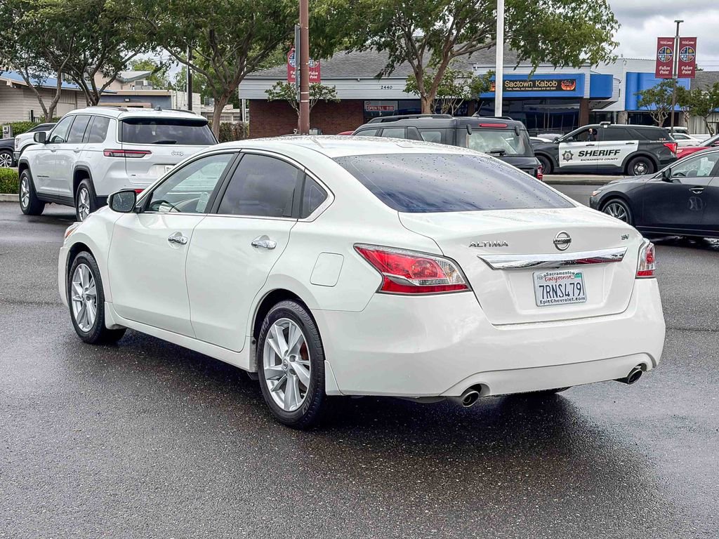 Used 2015 Nissan Altima 2.5 SV w/ Convenience Package image 2