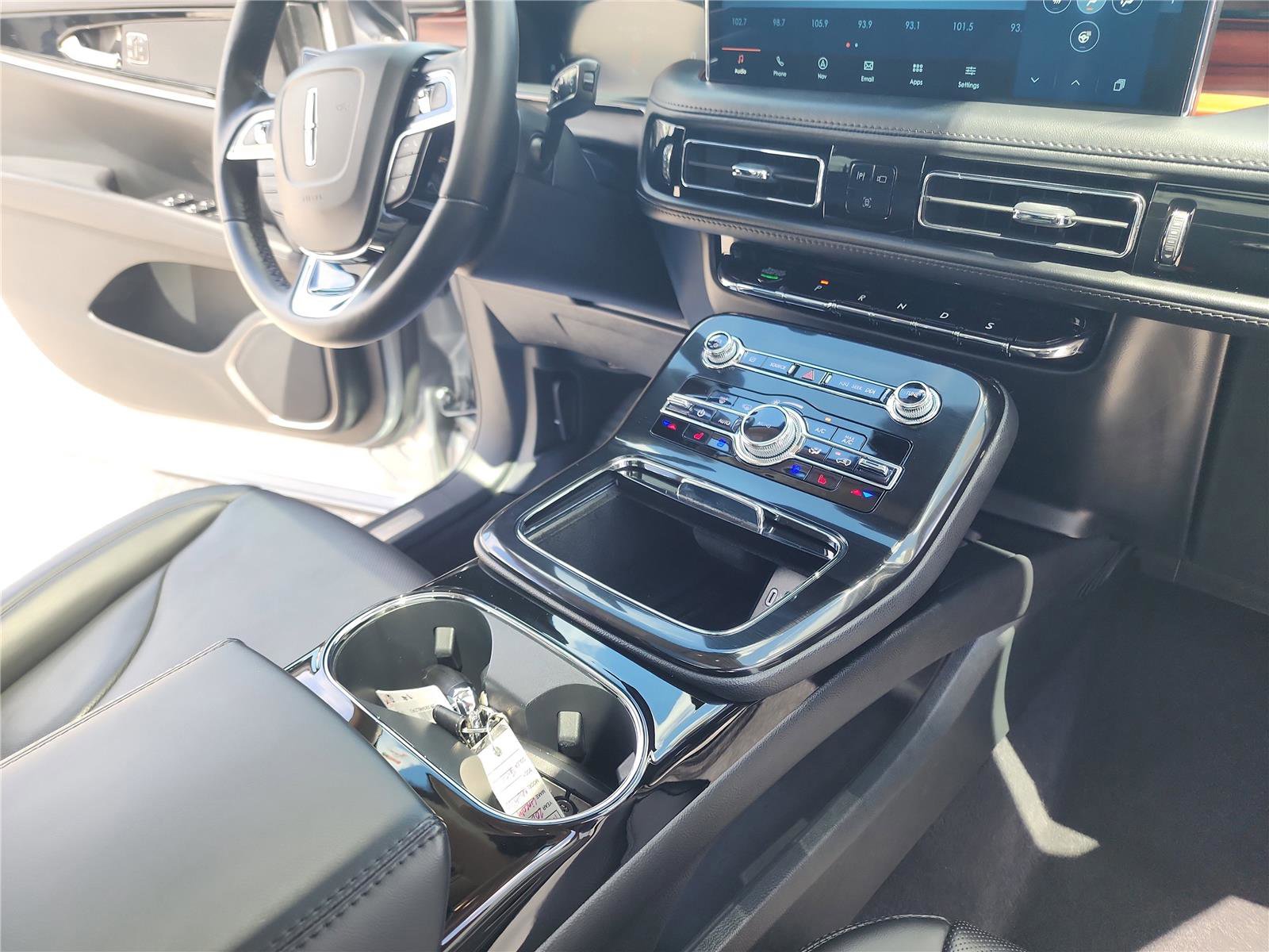 Used 2022 Lincoln Nautilus Reserve image 27