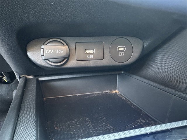 Used 2025 Hyundai Elantra SE image 24