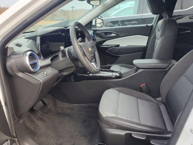 Certified 2024 Chevrolet Trax LT w/ Driver Confidence Package image 19