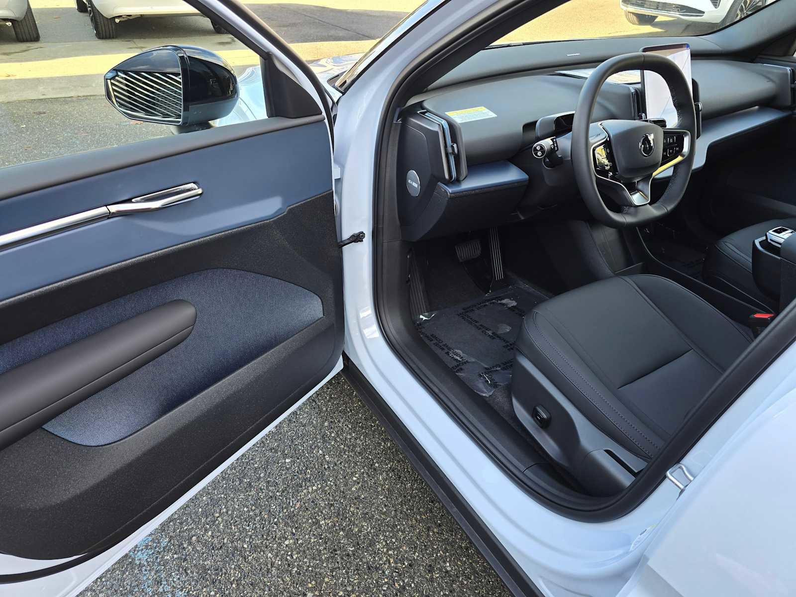 New 2026 Volvo EX30 Plus w/ Protection Package Premier AWD/4WD image 19