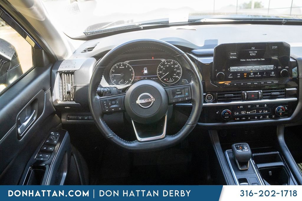 Used 2023 Nissan Pathfinder SL AWD/4WD image 4