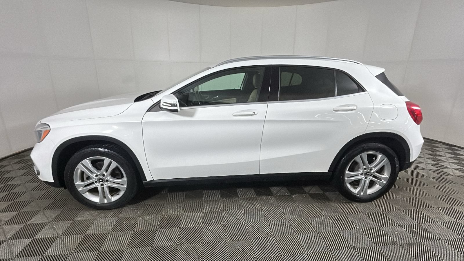 Used 2019 Mercedes-Benz GLA 250 4MATIC image 5