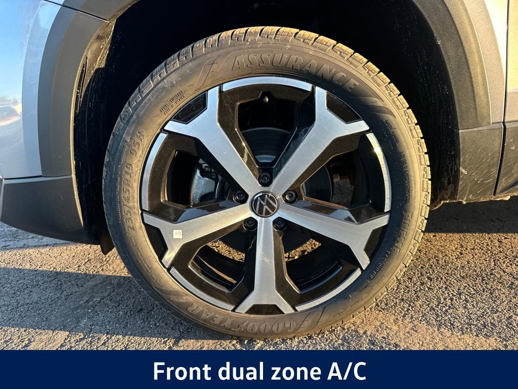 New 2026 Volkswagen Taos SEL image 10