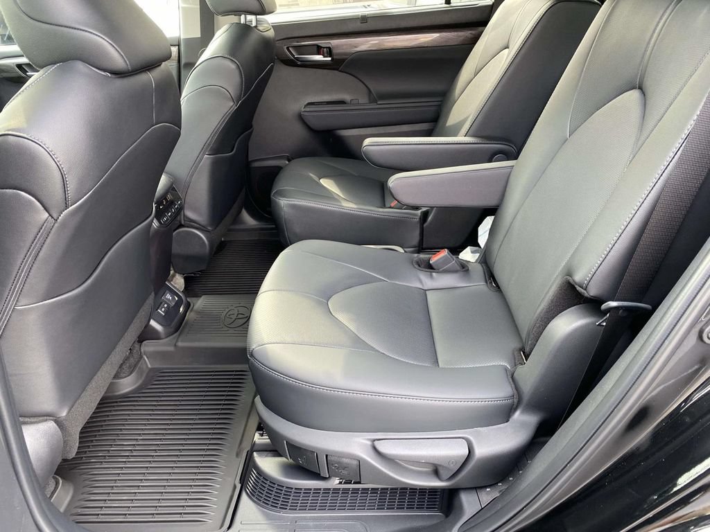 New 2026 Toyota Highlander Limited AWD/4WD image 10