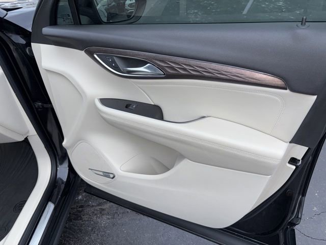 Used 2022 Buick Envision Avenir w/ Technology Package II image 7