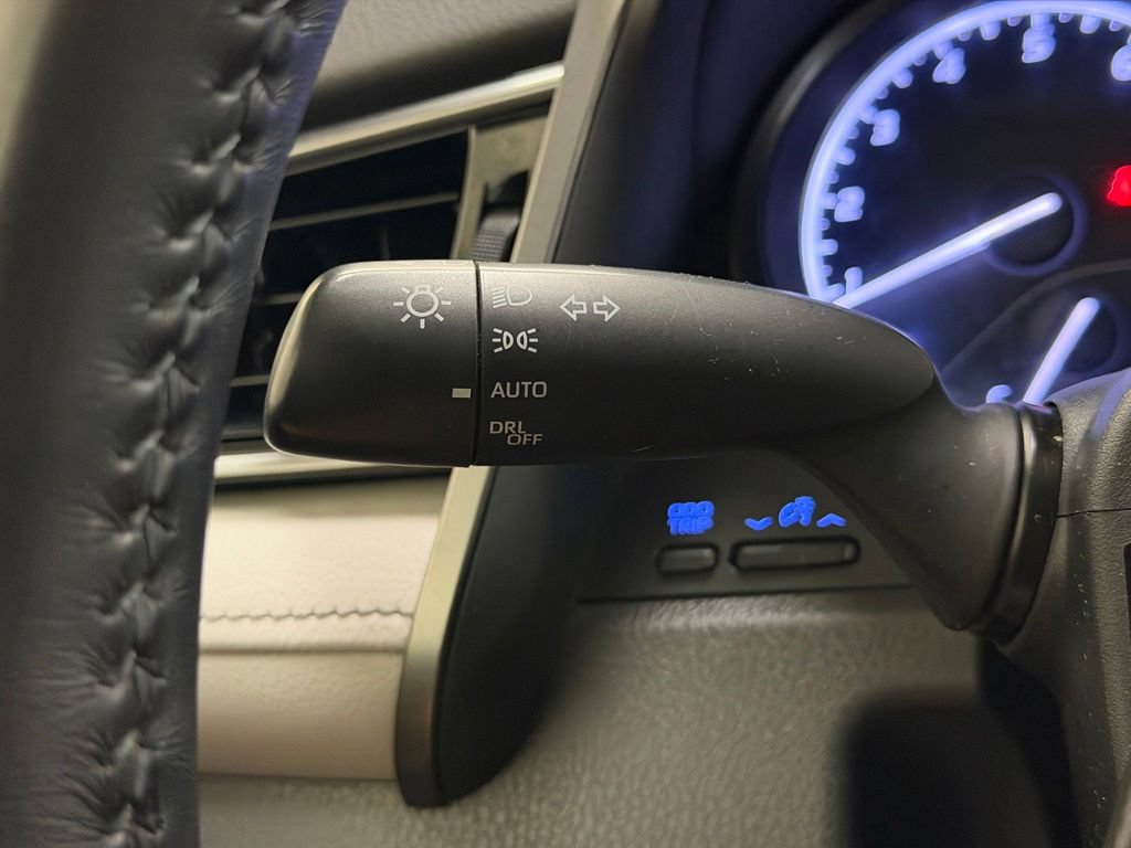 Used 2022 Toyota Camry SE FWD image 20