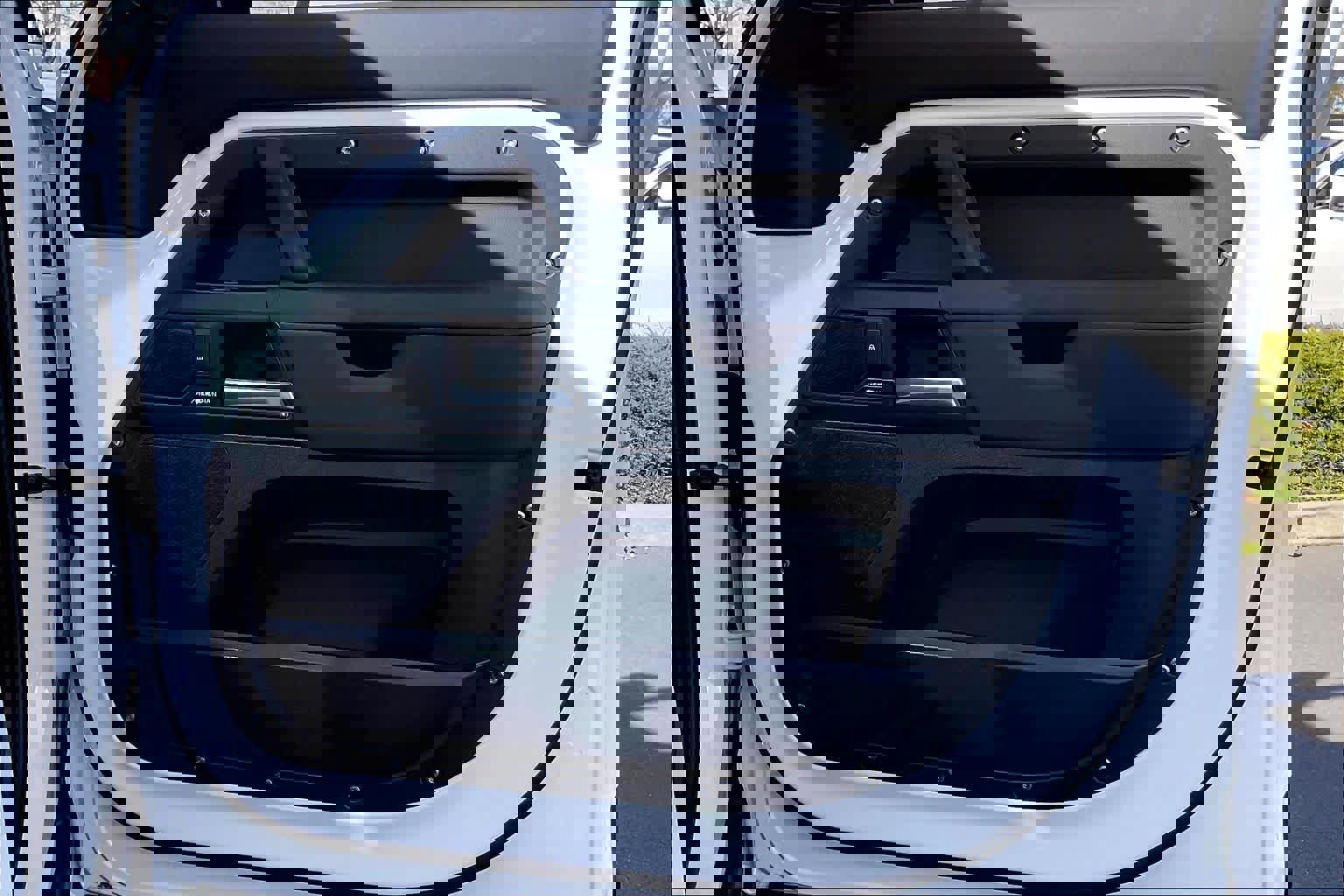 Used 2025 Land Rover Defender 110 S image 25