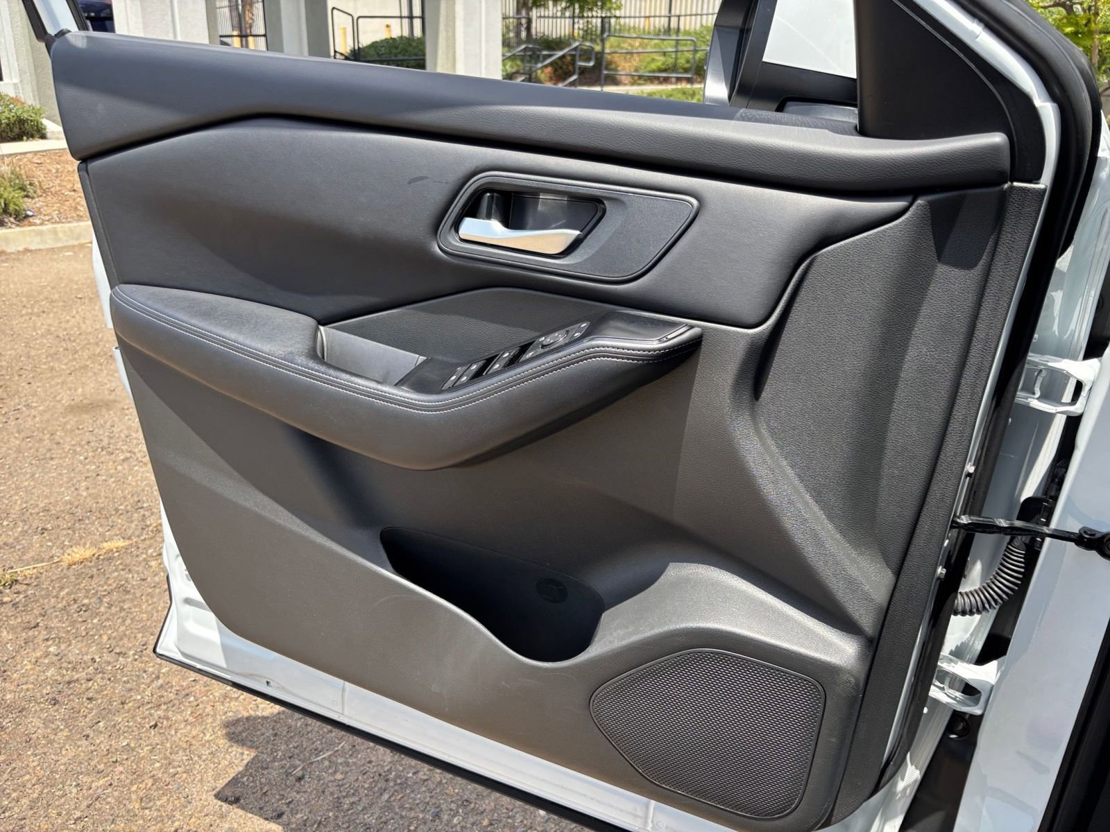 Used 2025 Nissan Rogue SV FWD image 18