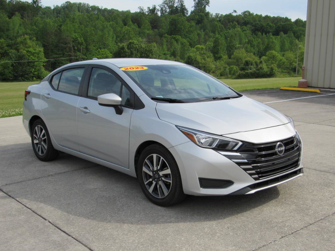 Used 2023 Nissan Versa SV FWD image 2