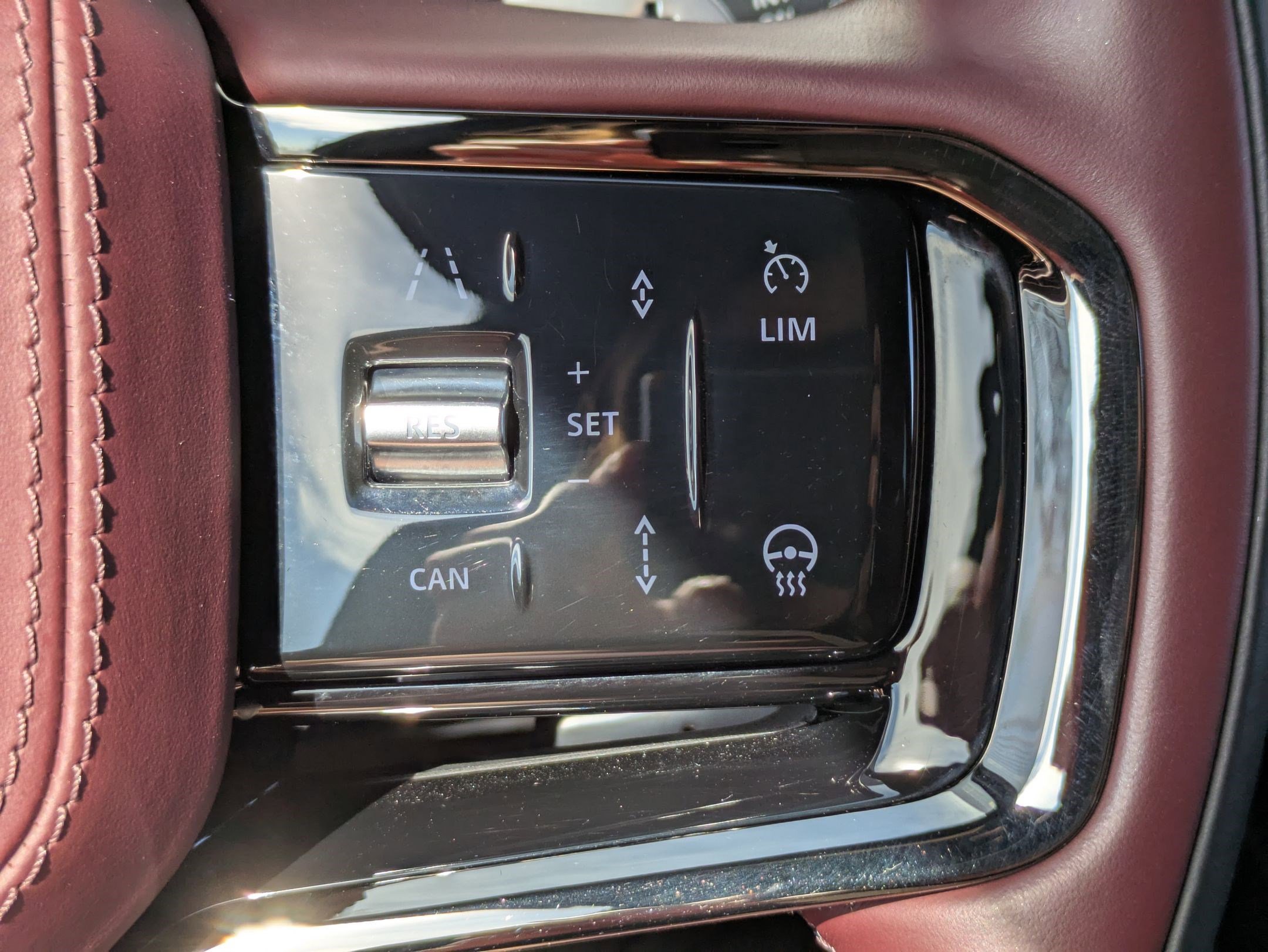 Used 2024 Land Rover Range Rover Sport Dynamic SE image 17